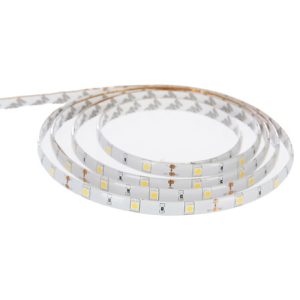 TIRA LED CON TOMA DE CORRIENTE 5M